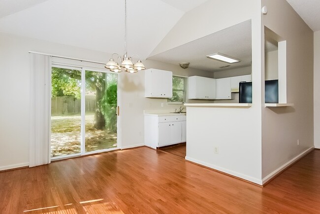Building Photo - Lovely 3 Bedroom Home in Madison