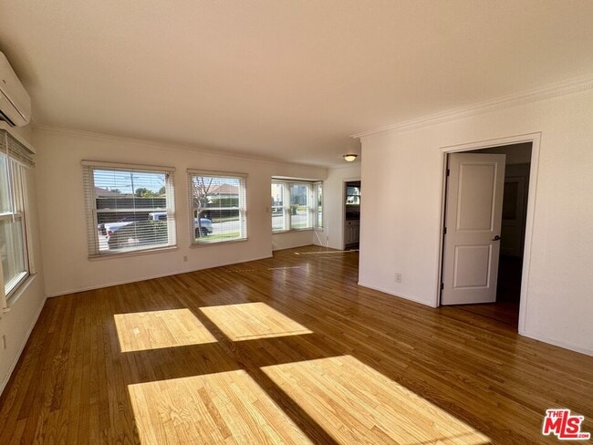 Building Photo - 6122 S Fairfax Ave