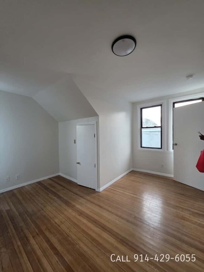 Primary Photo - 4 Elm St