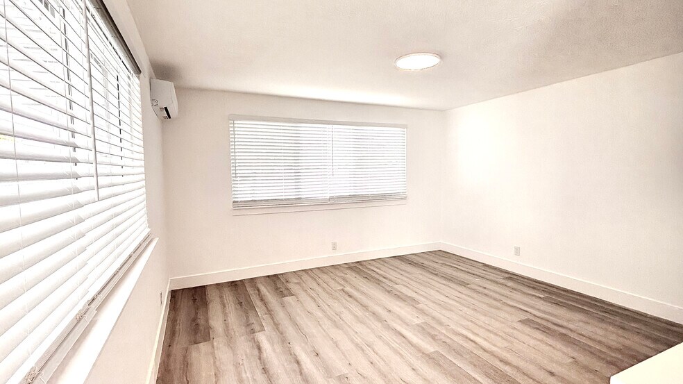 Building Photo - 721 N 68th Way