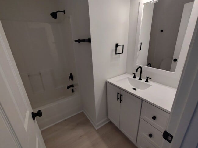 Building Photo - Beautiful cul-de-sac home - Lots of Upgrades