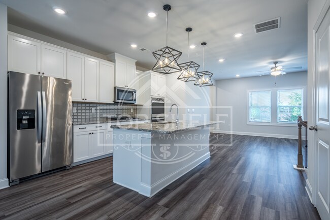 Building Photo - 312 Lincoln St