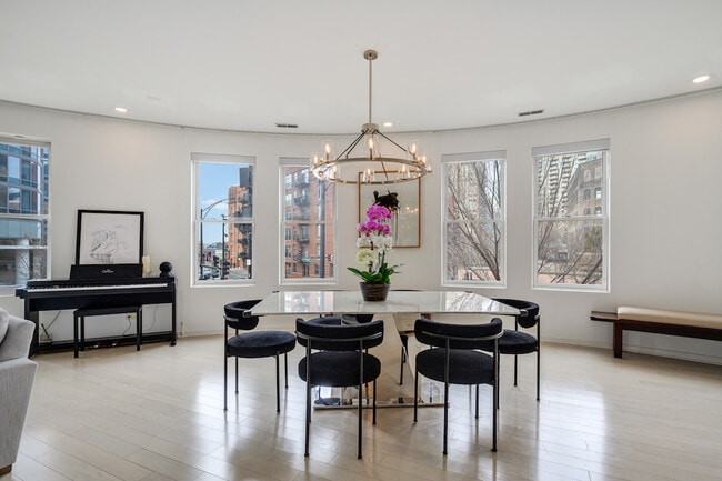 Building Photo - 501 N Kingsbury St