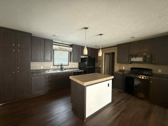 Building Photo - 1236 N Oaklane Rd