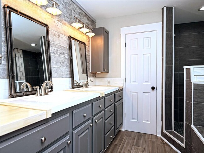 Building Photo - 2413 Crazyhorse Pass