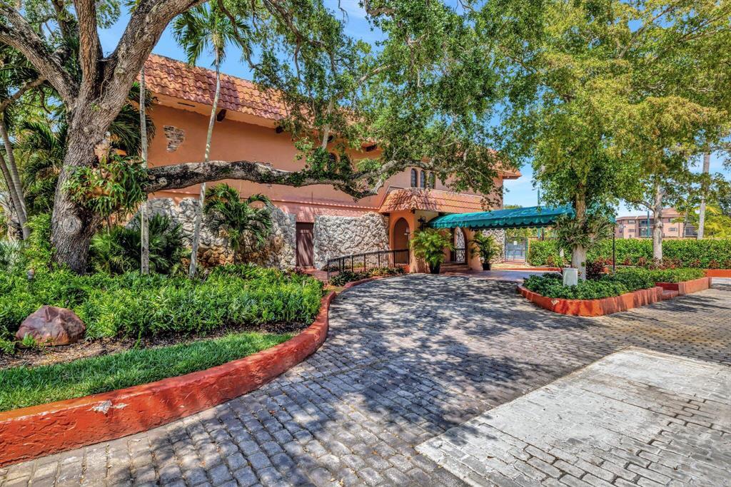 Building Photo - 640 Tennis Club Dr