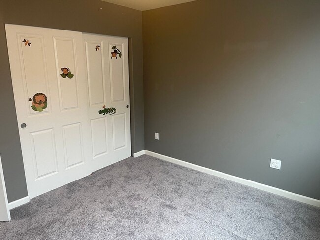 Building Photo - Spacious 3BD/2.5BTH Available for Lease in...