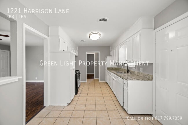 Building Photo - 1221 Harrison Ln