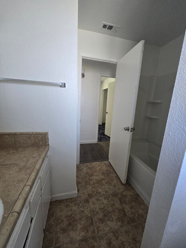Building Photo - 4 Br 2 Ba available now