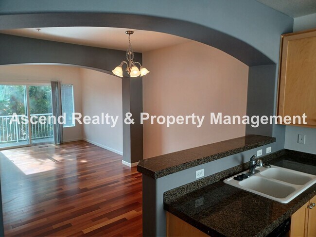 Building Photo - Sexton Crest Townhome Open Floor Plan 2 Ca...
