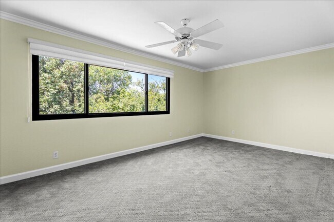 Building Photo - Updated Porter Ranch Townhome with Scenic ...