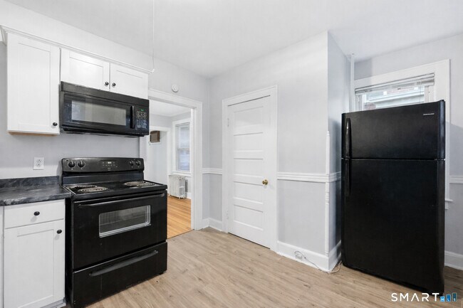 Building Photo - 94 Liberty St