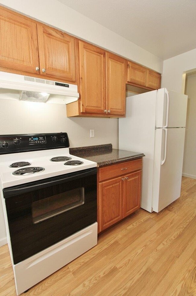 Building Photo - 211 S Highland Dr