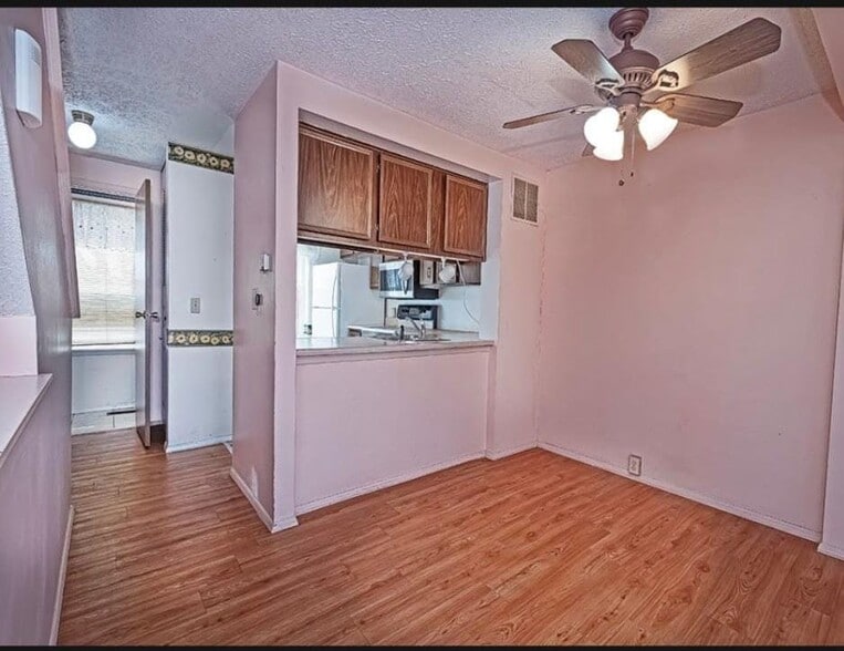 Building Photo - 1005 Cottonwood Ct