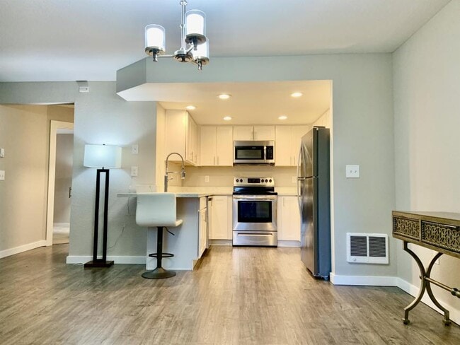 Building Photo - 1 bedroom in Bellevue WA 98004