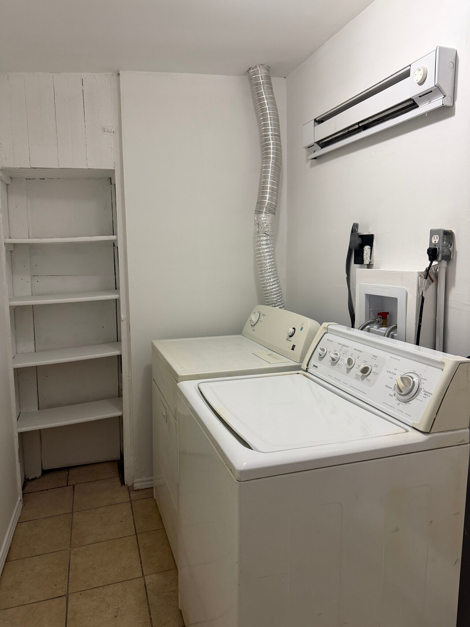Laundry room - 1641 Edgley St