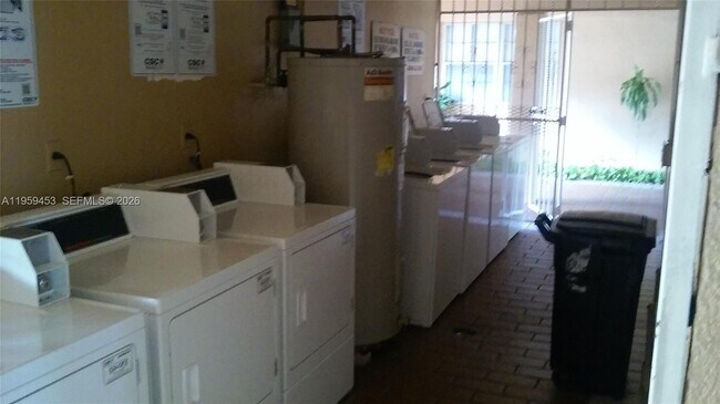 Building Photo - 1154 W 35th St