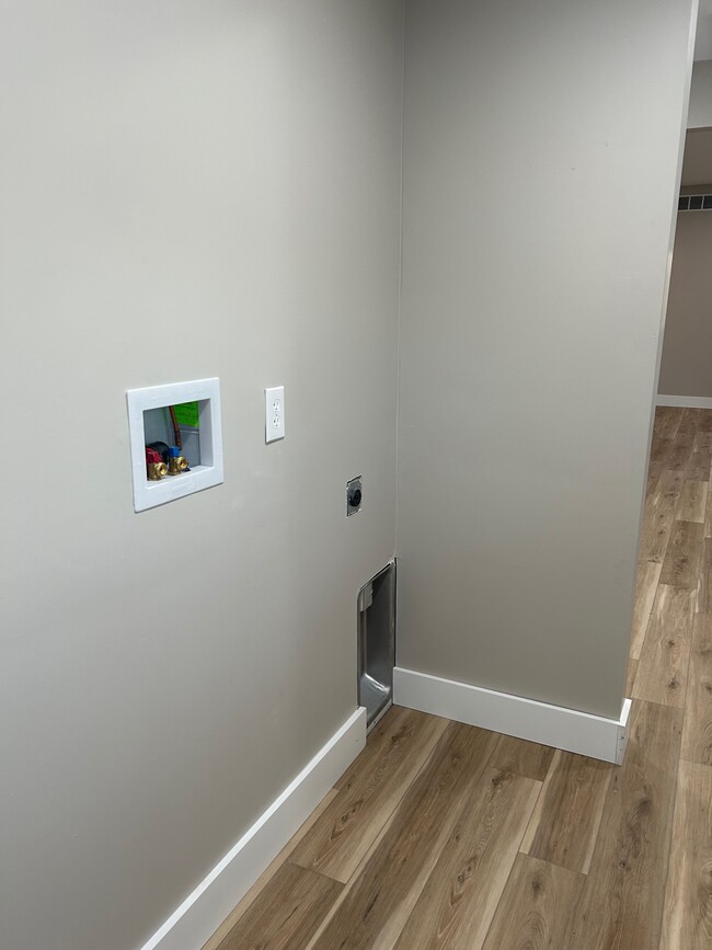 Building Photo - 927 Mckaig Ave