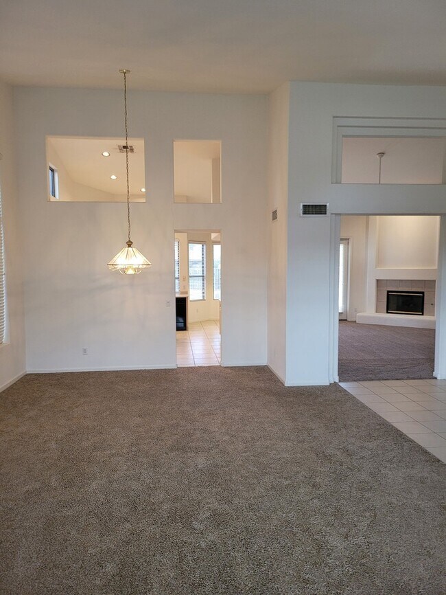 Building Photo - BEAUTIFUL 3/2 HOUSE FOR RENT IN TATUM RANCH