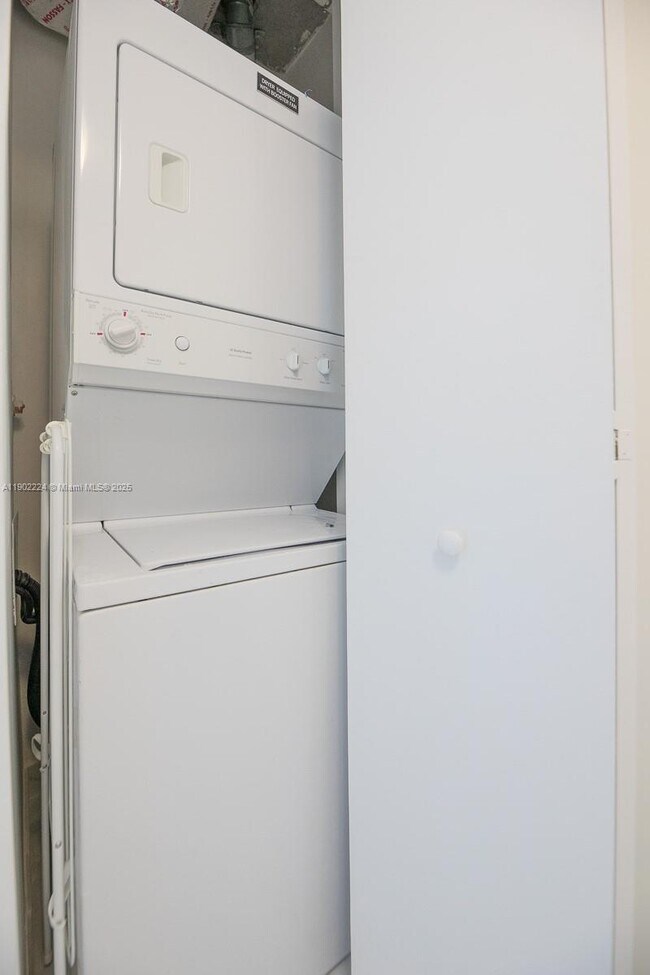 Building Photo - 690 SW 1st Ct