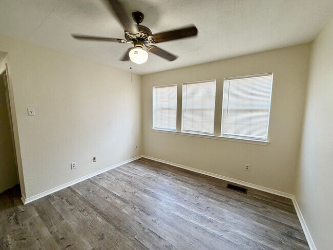 Building Photo - 3825 Kimberly Dr