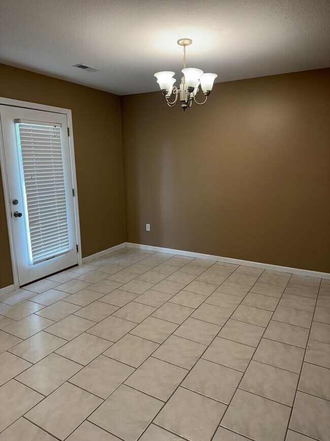 Building Photo - Single Family Home - Available For Rent!
