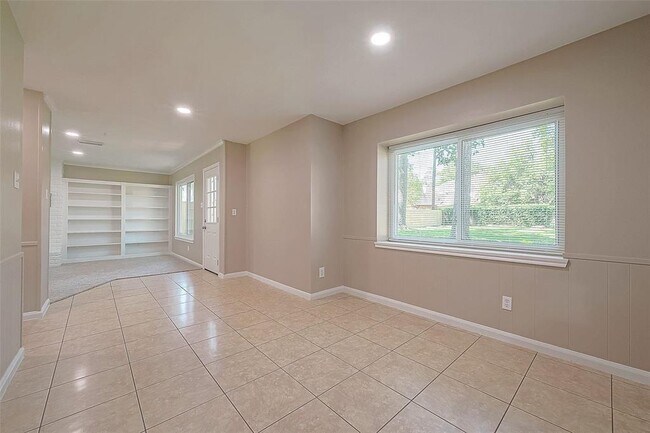 Building Photo - 6534 Bayonne Dr