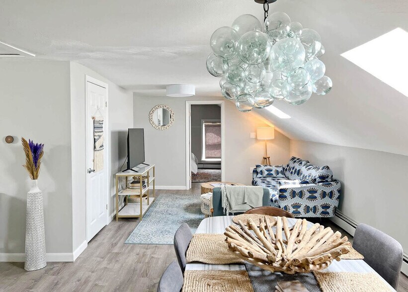 Building Photo - 136 Main St