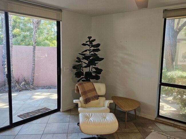 Building Photo - 2501 N Indian Canyon Dr