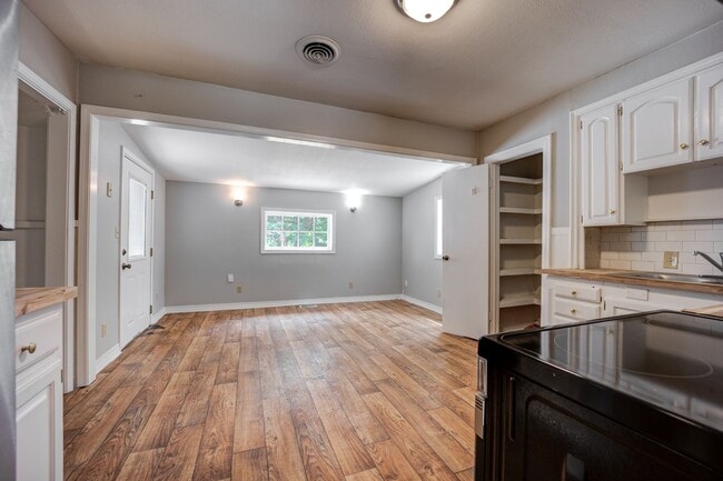 Building Photo - 622 N 30th St