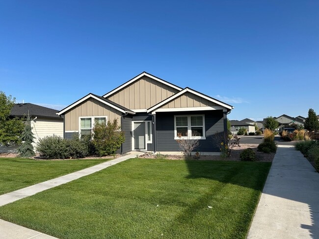 Building Photo - Single Level 2 Bedroom / 2 Bathroom House ...