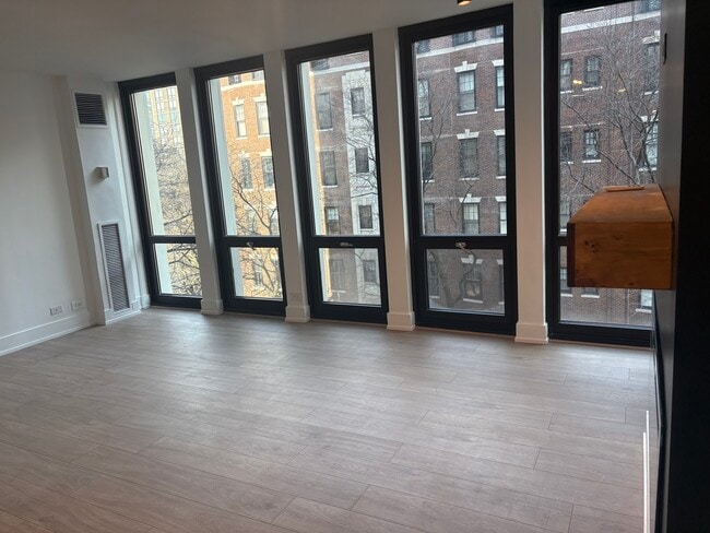 Building Photo - 1 E Scott St