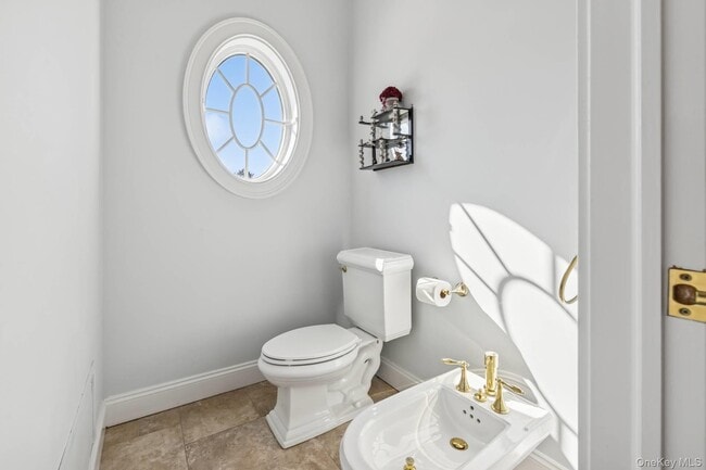 Building Photo - 23 Meadow Ln