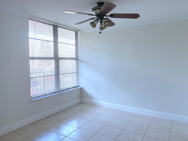 Building Photo - 13 Royal Palm Way