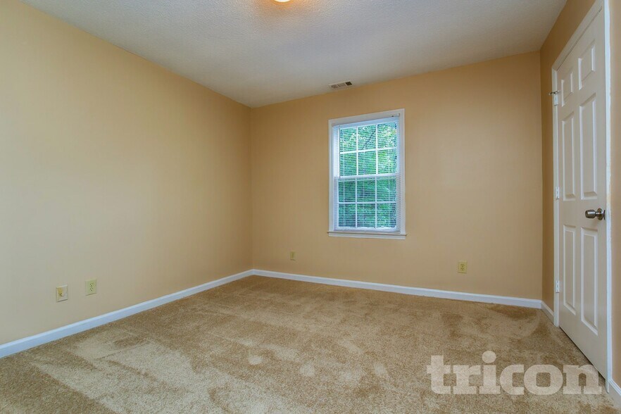 Building Photo - 1202 Holly Hills Dr SW