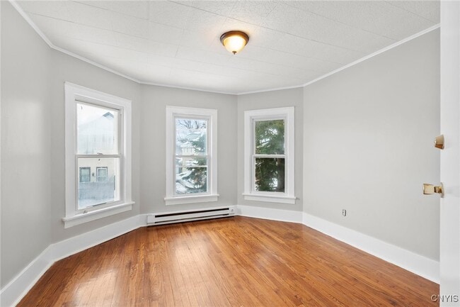 Building Photo - 200 Center St