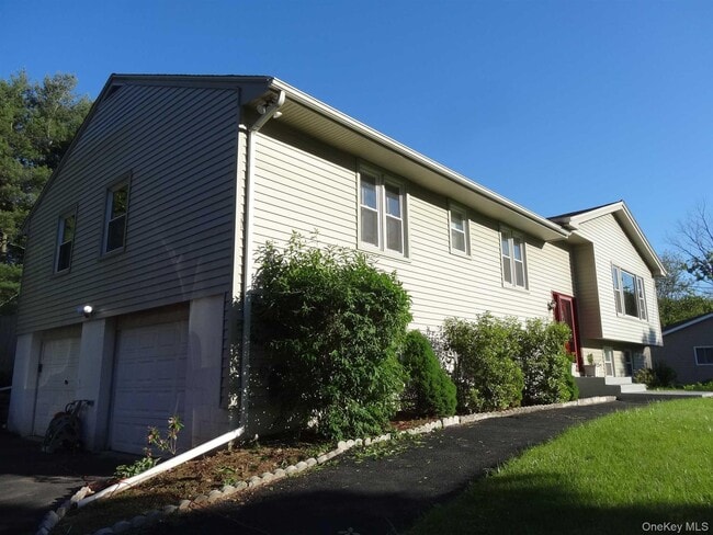 Building Photo - 23 Pasture Ln