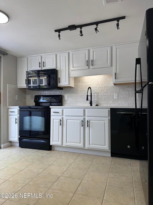 Building Photo - 8880 Old Kings Rd S