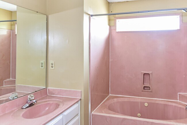 Building Photo - 1677 Ranmar Dr