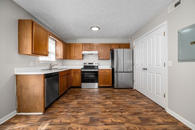 Building Photo - Hamlet Square Townhomes Unit 2410D