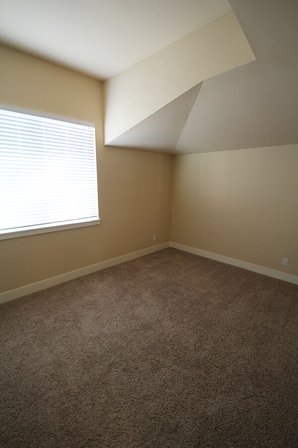 Building Photo - LUXURY 3 BED, 3 BATH SEATTLE TOWNHOME FOR RENT; AVAILABLE NOW!