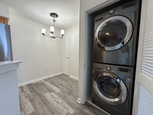 Building Photo - 3 bedrooms, 1 bathroom