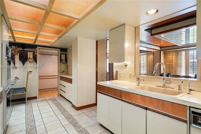 Building Photo - 11111 Biscayne Blvd