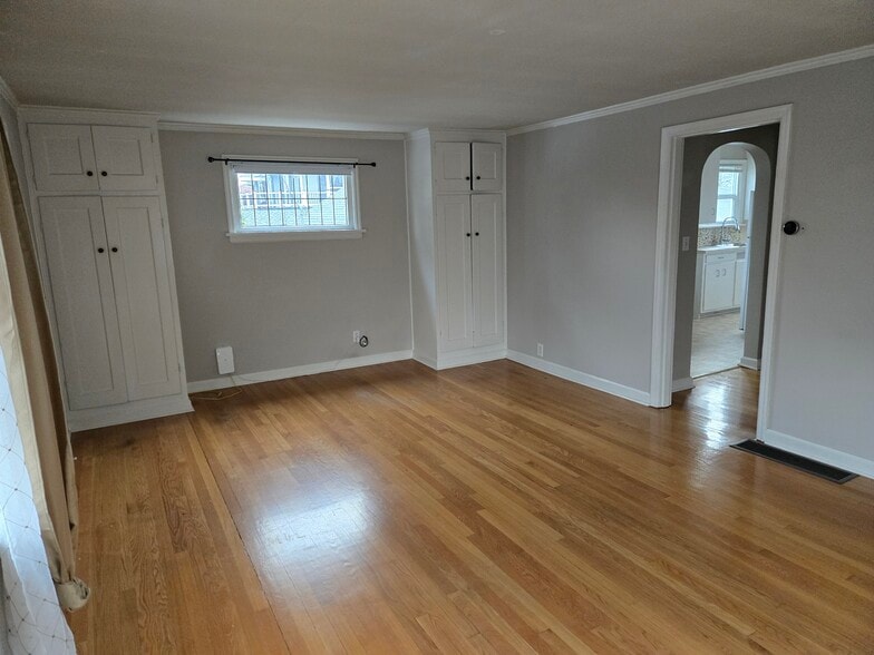 Main Room - 1726 Hoyt Ave