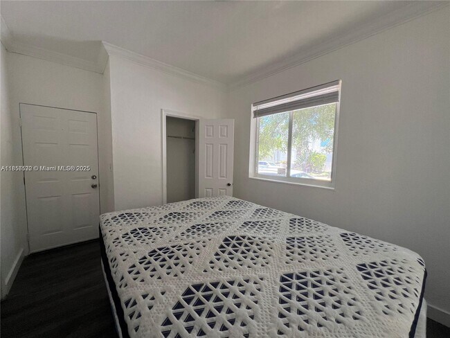 Building Photo - 7920 Harding Ave