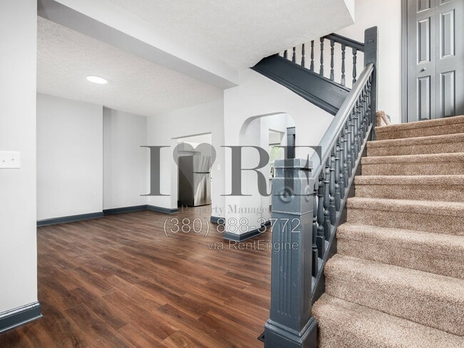Building Photo - 806 Sullivant Ave