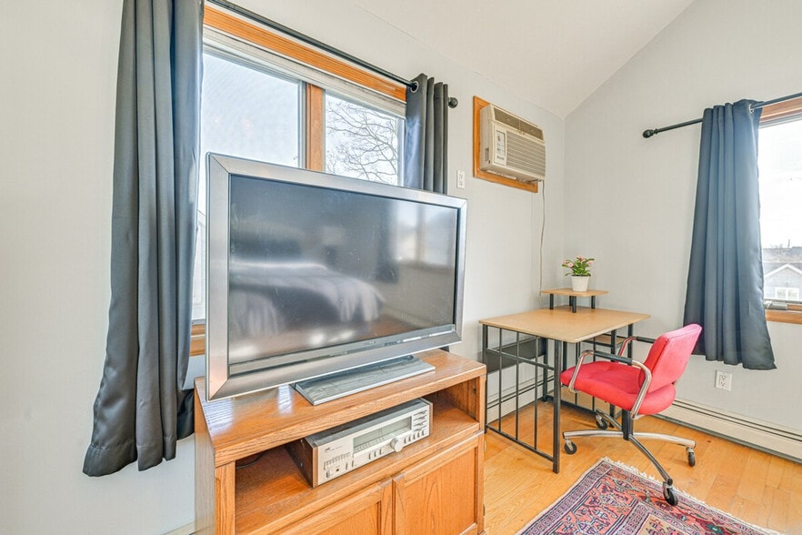 Building Photo - 35 Butternut Ln