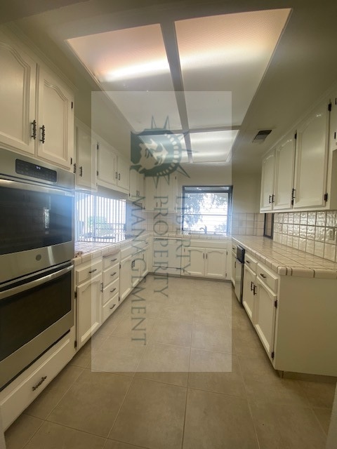 Building Photo - 6223 N West Ave