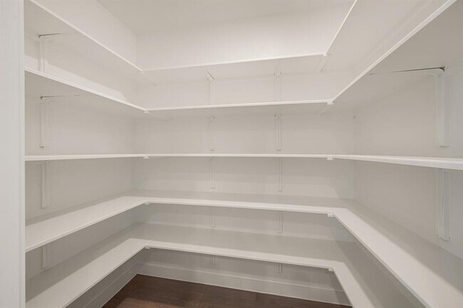 Building Photo - 1407 Hermosa Gdns