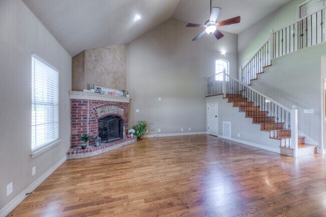 Building Photo - 1317 W Dover St